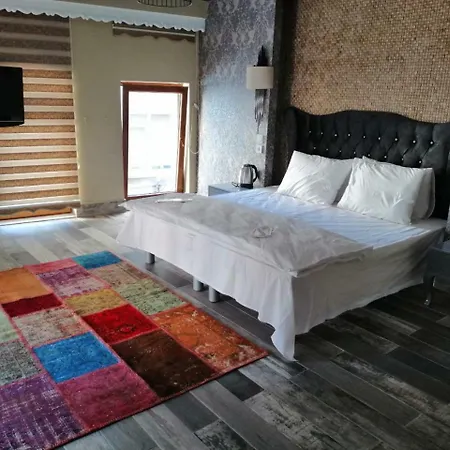 Hotel Memo's Four 3*